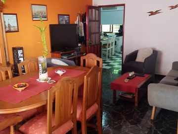 Chalet en venta de cinco ambientes en Haedo Norte