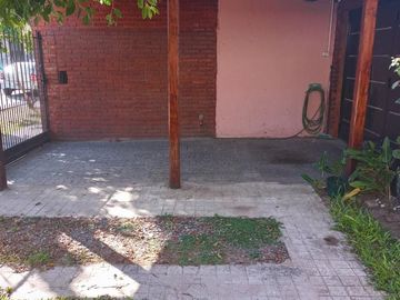 Chalet en venta de cinco ambientes en Haedo Norte