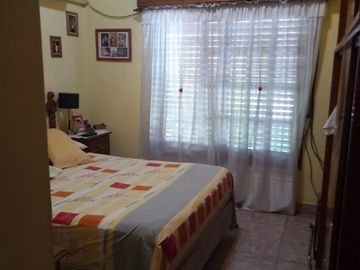 Chalet en venta de cinco ambientes en Haedo Norte