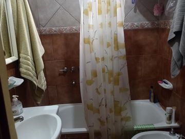 Chalet en venta de cinco ambientes en Haedo Norte