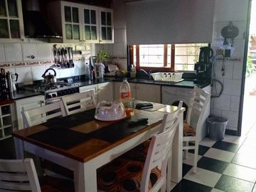 Chalet en venta de cinco ambientes en Haedo Norte