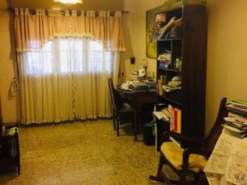 CHALET DE 3 AMBIENTES EN VENTA - MORON SUR