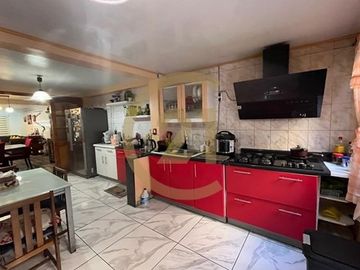 Se vende casa avenida la Tirana