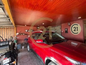 Se vende casa avenida la Tirana