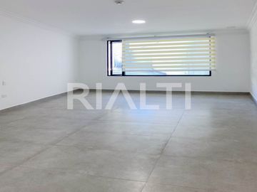Consultorio en renta, sector Sangolqui, excelente ubicación