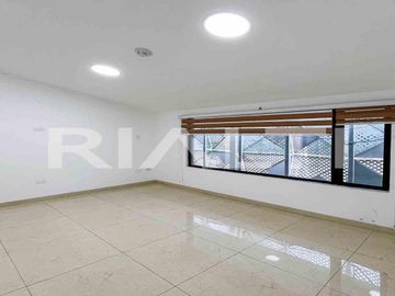 Consultorio en renta, sector Sangolqui, excelente ubicación