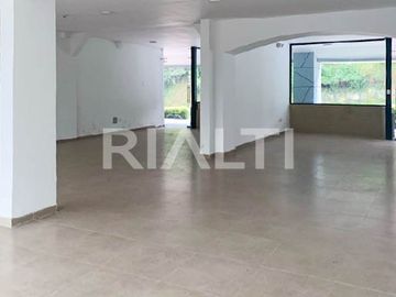 Consultorio en renta, sector Sangolqui, excelente ubicación