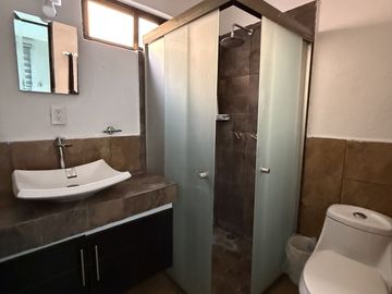 Casa en VENTA sobre Av. Villas del Monte, Fracc. Montaña Monarca en Altozano