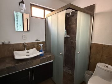 Casa en VENTA sobre Av. Villas del Monte, Fracc. Montaña Monarca en Altozano