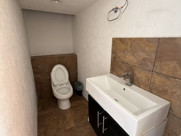 Casa en VENTA sobre Av. Villas del Monte, Fracc. Montaña Monarca en Altozano