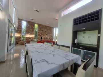 VENTA, CASA A LAGUNA, POSADA DE LOS LAGOS al 100