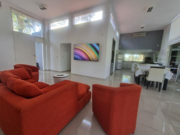 VENTA, CASA A LAGUNA, POSADA DE LOS LAGOS al 100