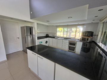 VENTA, CASA A LAGUNA, POSADA DE LOS LAGOS al 100
