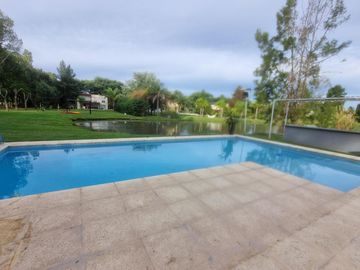 VENTA, CASA A LAGUNA, POSADA DE LOS LAGOS al 100