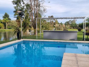 VENTA, CASA A LAGUNA, POSADA DE LOS LAGOS al 100