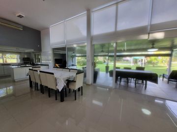 VENTA, CASA A LAGUNA, POSADA DE LOS LAGOS al 100