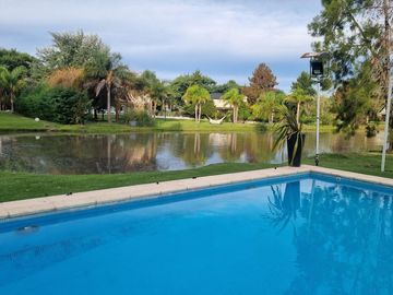 VENTA, CASA A LAGUNA, POSADA DE LOS LAGOS al 100