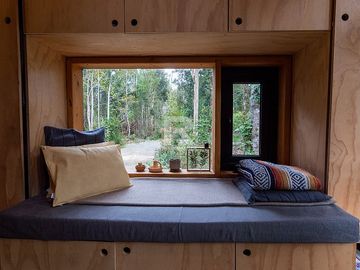 TINY HOUSE AMOBLADA EN PARCELA CON HERMOSO BOSQUE NATIVO