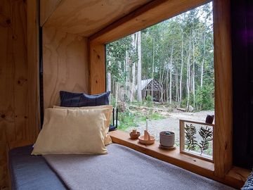 TINY HOUSE AMOBLADA EN PARCELA CON HERMOSO BOSQUE NATIVO
