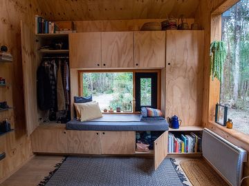TINY HOUSE AMOBLADA EN PARCELA CON HERMOSO BOSQUE NATIVO