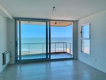 SEMIPISO FRENTE AL MAR A ESTRENAR