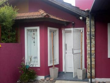 CASA PH al frente con entrada independiente