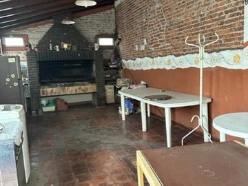 PH 4/5  AMBIENTES CON COCHERA, TERRAZA , QUINCHO Y PATIO ,   SÓLO DOS UNIDADES  . SUP TOTAL 288 M2, M2 DE RIVADAVIA Y PLAZA LOS ANDES