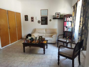 Excelente chalet de 5 ambientes