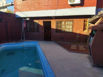 Excelente chalet de 5 ambientes