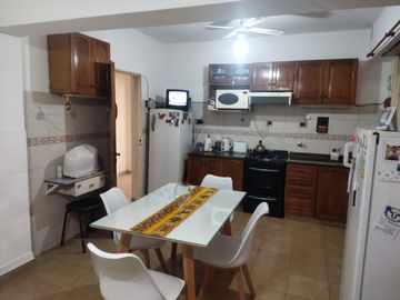 Excelente chalet de 5 ambientes