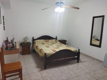 Excelente chalet de 5 ambientes