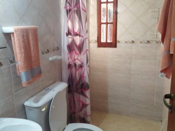 Excelente chalet de 5 ambientes