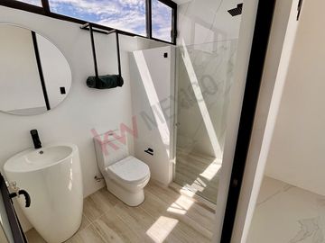CASA A ESTRENAR, ACABADOS DE ALTA GAMA, TODAS LAS RECÁMARAS CON BAÑO, COLINAS DE JURIQUILLA, QRO.