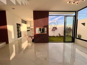 CASA A ESTRENAR, ACABADOS DE ALTA GAMA, TODAS LAS RECÁMARAS CON BAÑO, COLINAS DE JURIQUILLA, QRO.