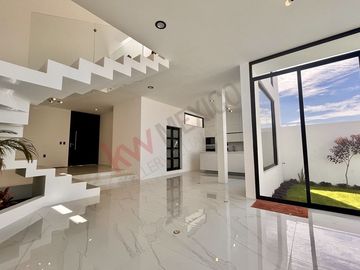 CASA A ESTRENAR, ACABADOS DE ALTA GAMA, TODAS LAS RECÁMARAS CON BAÑO, COLINAS DE JURIQUILLA, QRO.