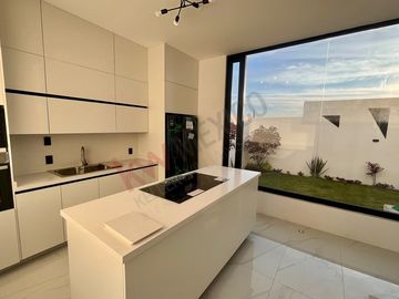 CASA A ESTRENAR, ACABADOS DE ALTA GAMA, TODAS LAS RECÁMARAS CON BAÑO, COLINAS DE JURIQUILLA, QRO.