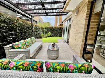 Se vene lujosa casa en Chia con pérgola y excelente zona verde