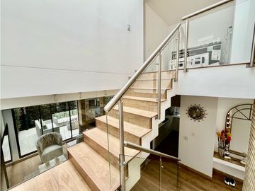 Se vene lujosa casa en Chia con pérgola y excelente zona verde