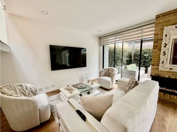 Se vene lujosa casa en Chia con pérgola y excelente zona verde