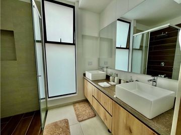 Se vene lujosa casa en Chia con pérgola y excelente zona verde