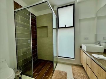 Se vene lujosa casa en Chia con pérgola y excelente zona verde