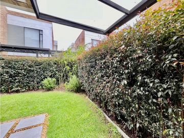 Se vene lujosa casa en Chia con pérgola y excelente zona verde