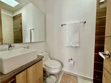 Se vene lujosa casa en Chia con pérgola y excelente zona verde