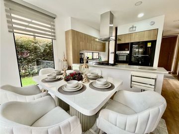 Se vene lujosa casa en Chia con pérgola y excelente zona verde