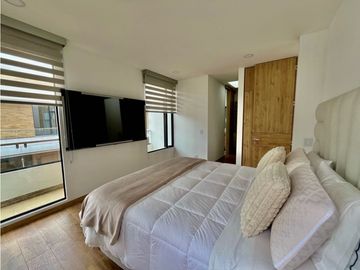 Se vene lujosa casa en Chia con pérgola y excelente zona verde
