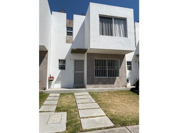 CASA EN VENTA MODELO TABACHIN PASEOS DEL BOSQUE QUERETARO