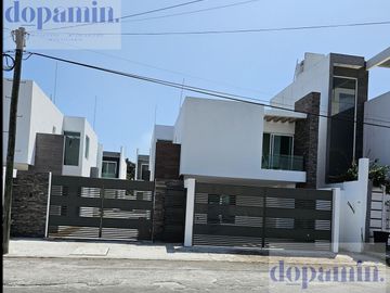 Casa en Unidad Nacional