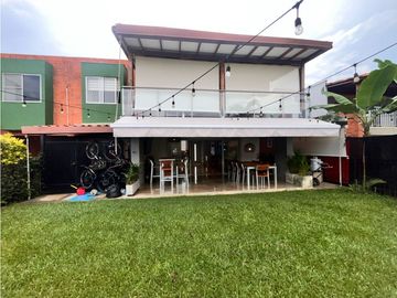 CASA EN VENTA EN JAMUND -  VISTA AL PARQUE Y AMPLIOS ESPACIOS