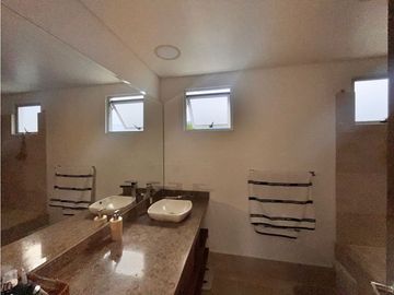 CASA EN VENTA EN JAMUND -  VISTA AL PARQUE Y AMPLIOS ESPACIOS