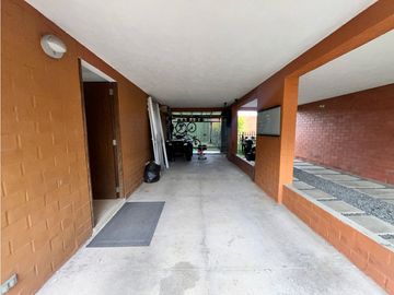 CASA EN VENTA EN JAMUND -  VISTA AL PARQUE Y AMPLIOS ESPACIOS